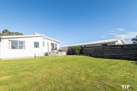 Photo of property in 7 Ruskin Road, Newlands, Wellington, 6037