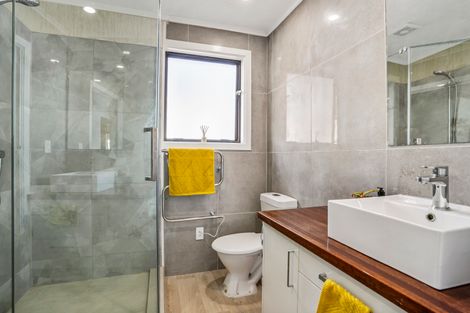 Photo of property in 70 Pemberton Avenue, Bayview, Auckland, 0629