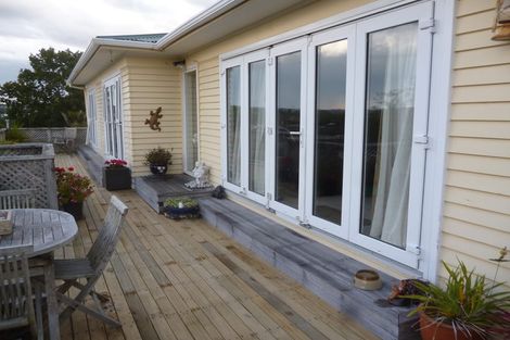 Photo of property in 76 Marine Parade, Mellons Bay, Auckland, 2014