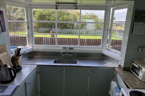 Photo of property in 1 Huia Street, Foxton Beach, Foxton, 4815