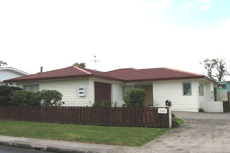 Photo of property in 4 Tiroroa Avenue, Te Atatu South, Auckland, 0610