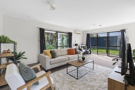 Photo of property in 118 Riversdale Drive, Merrilands, New Plymouth, 4312
