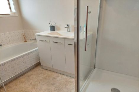 Photo of property in 1/54 Highland Park Drive, Highland Park, Auckland, 2010