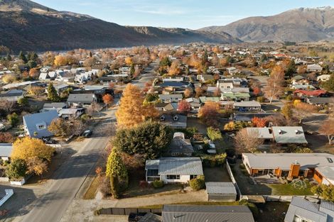 Photo of property in 10 Adamson Drive, Arrowtown, 9302