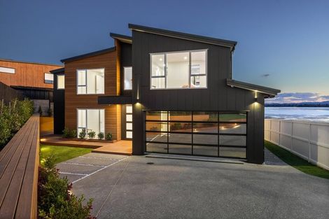 Photo of property in 4 Seawind Way, Hobsonville, Auckland, 0616