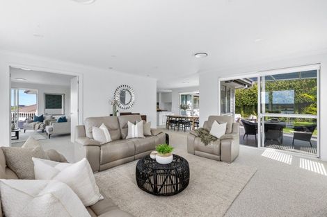 Photo of property in 56 Grovenor Drive, Orewa, 0931