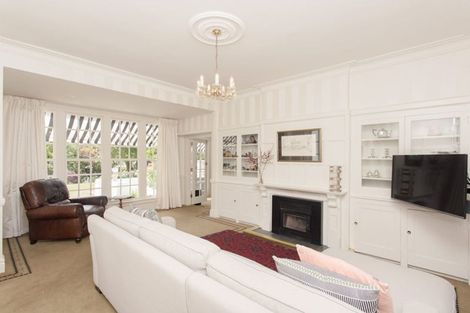 Photo of property in 122 Straven Road, Fendalton, Christchurch, 8014