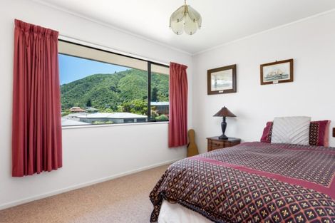 Photo of property in 68 Moana View Road, Waikawa, Picton, 7220
