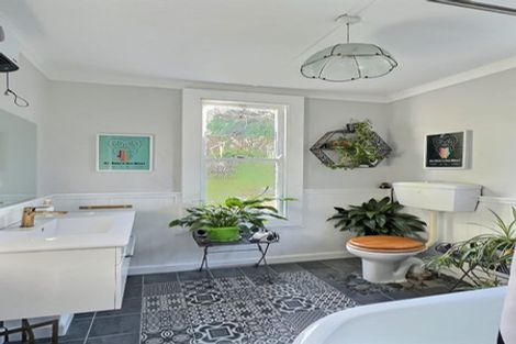 Photo of property in 37 Milton Road, Bluff Hill, Napier, 4110