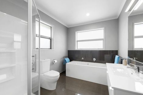 Photo of property in 12 Megaw Close, Whalers Gate, New Plymouth, 4310