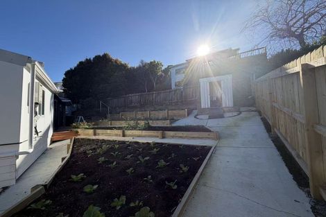 Photo of property in 12 Verena Place, Green Bay, Auckland, 0604