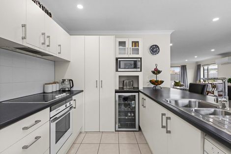 Photo of property in 12 Portland Place, Poraiti, Napier, 4112