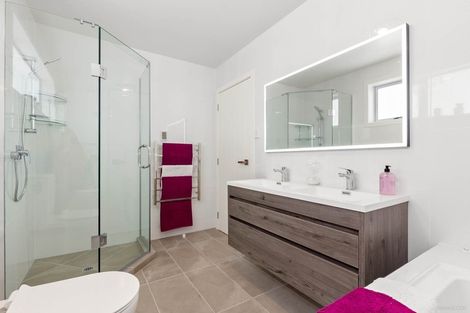 Photo of property in 4 Crieff Place, Te Atatu Peninsula, Auckland, 0610