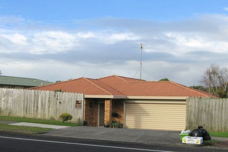 Photo of property in 69 Gosford Drive, Botany Downs, Auckland, 2010