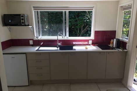 Photo of property in 7 Paturoa Road, Titirangi, Auckland, 0604