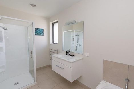 Photo of property in 10 Makomako Road, Wanaka, 9305