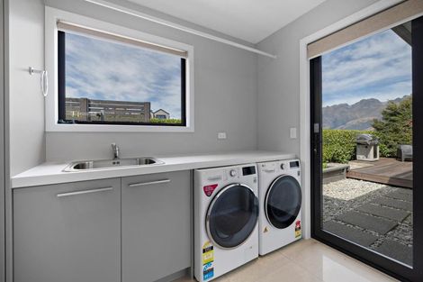 Photo of property in 4 Kinross Lane, Jacks Point, Queenstown, 9371