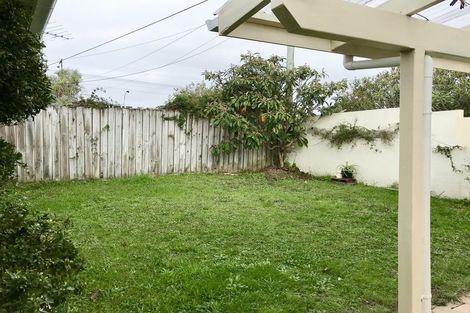 Photo of property in 3/2 Lansdowne Street, Bayswater, Auckland, 0622