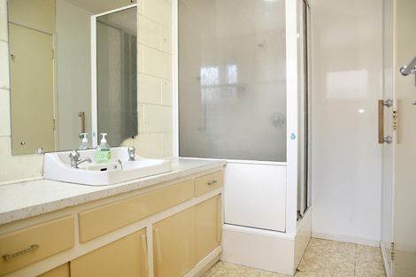 Photo of property in 2/55 Orams Road, Hillpark, Auckland, 2102