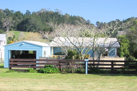 Photo of property in 16 Captain Cook Road, Cooks Beach, Whitianga, 3591