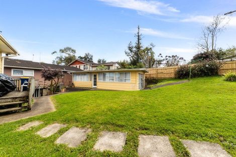 Photo of property in 16 Crompton Road, Massey, Auckland, 0614