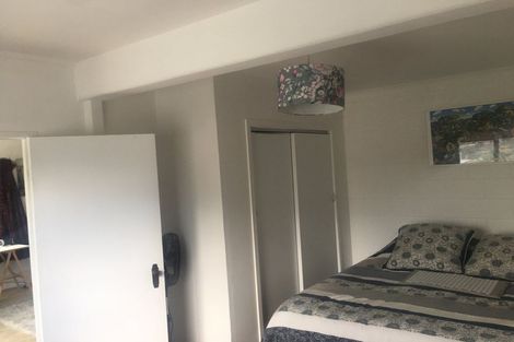 Photo of property in 20 Browns Bay Road, Rothesay Bay, Auckland, 0630