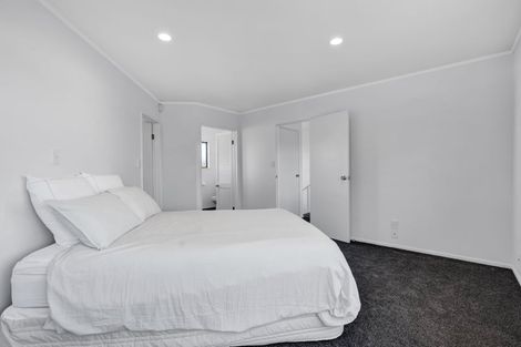 Photo of property in 3e Kinross Drive, Merrilands, New Plymouth, 4312