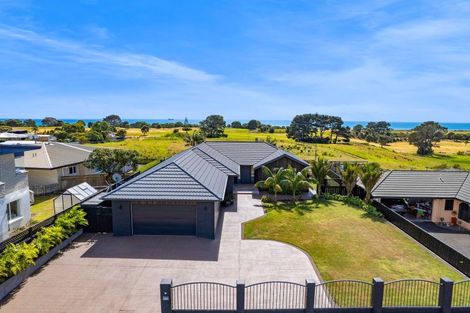 Photo of property in 17 Chatswood Grove, Fitzroy, New Plymouth, 4312