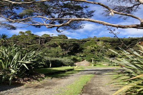 Photo of property in 89 Glenesk Road, Piha, New Lynn, 0772