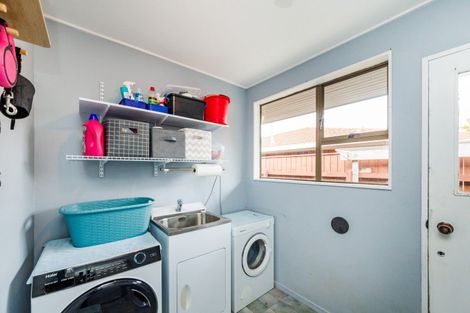 Photo of property in 9 Truscott Grove, Awapuni, Palmerston North, 4412