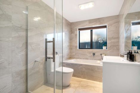 Photo of property in 8 Pakaraka Drive, Papakura, 2110