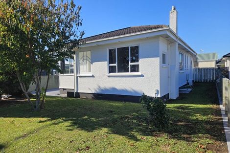 Photo of property in 65 Tukapa Street, Westown, New Plymouth, 4310