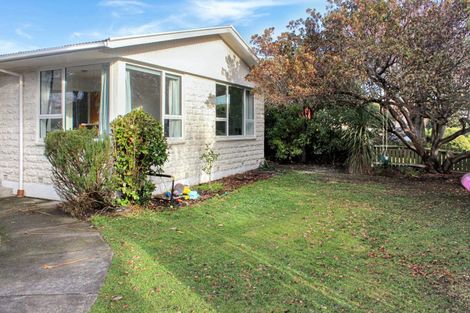 Photo of property in 3 Mirfield Place, Russley, Christchurch, 8042