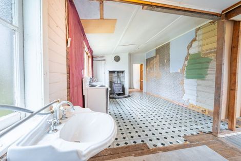 Photo of property in 9 Queen Street, Albury, Cave, 7984