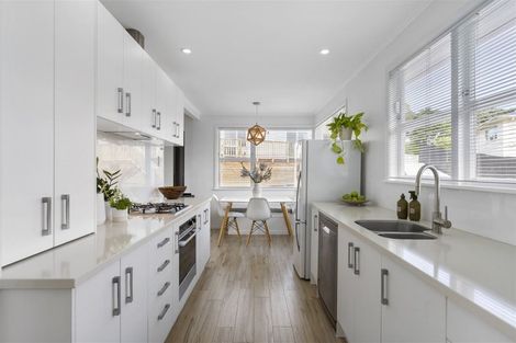 Photo of property in 17b Roseneath Place, Birkdale, Auckland, 0626