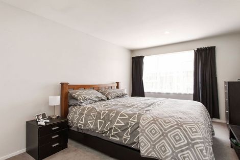 Photo of property in 35 Lowry Avenue, Redwood, Christchurch, 8051