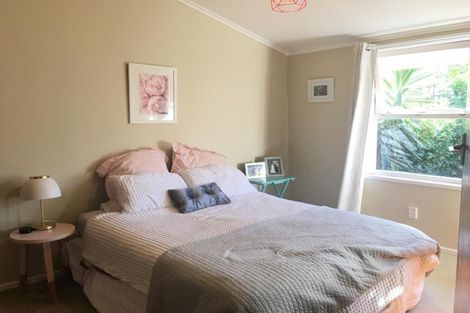 Photo of property in 2/50 Old Lake Road, Narrow Neck, Auckland, 0624