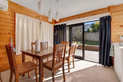 Photo of property in 12 Thalia Place, Totara Vale, Auckland, 0629