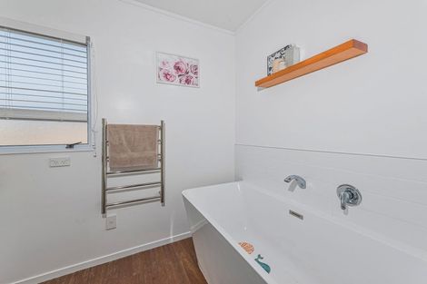 Photo of property in 2/26 Midgley Road, West Harbour, Auckland, 0618