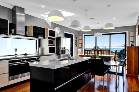 Photo of property in 5 South Road, Moturoa, New Plymouth, 4310