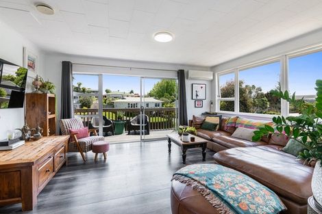 Photo of property in 25 Japonica Drive, Beach Haven, Auckland, 0626