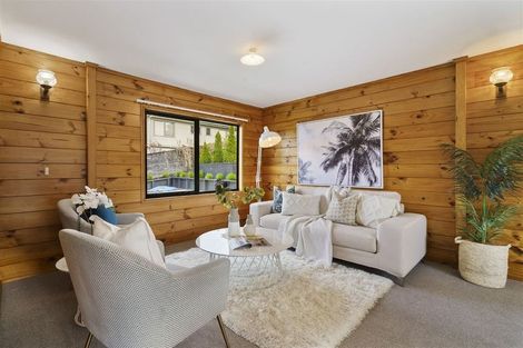 Photo of property in 2/11 Sunhaven Avenue, Glenfield, Auckland, 0629