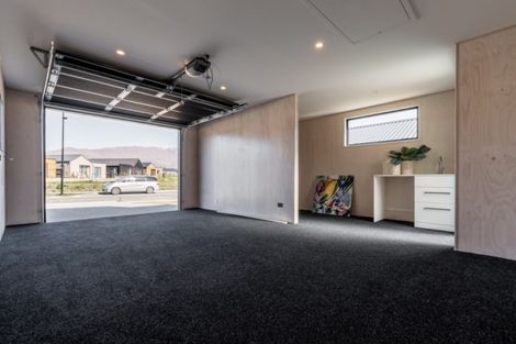 Photo of property in 40 Mount Creighton Crescent, Wanaka, 9305