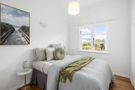 Photo of property in 35 Nevay Road, Miramar, Wellington, 6022