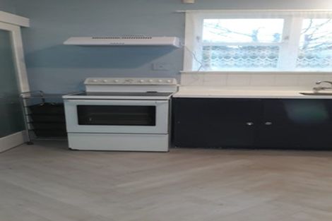 Photo of property in 5 Alder Place, Newlands, Wellington, 6037