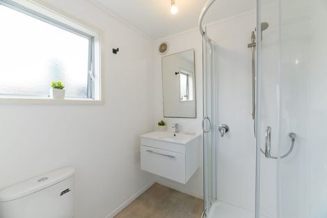 Photo of property in 33 Dawnhaven Drive, Te Atatu Peninsula, Auckland, 0610