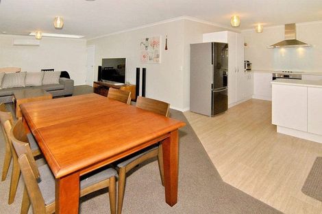 Photo of property in 50b Newlands Road, Newlands, Wellington, 6037