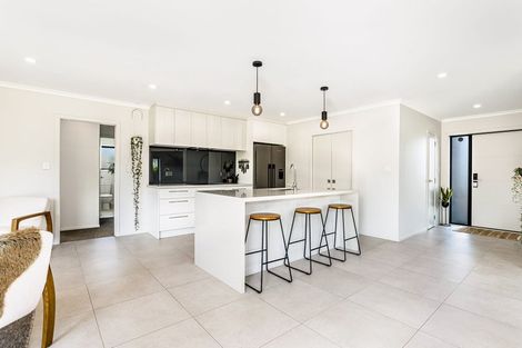 Photo of property in 7 Tilly Lane, Huapai, Kumeu, 0810