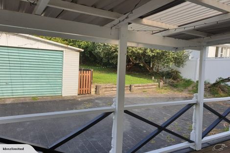 Photo of property in 6 Arahoe Road, New Lynn, Auckland, 0600