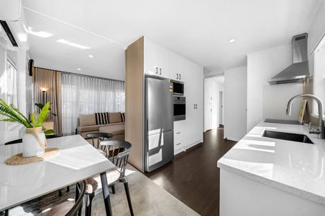 Photo of property in 4 Sunnyside Road, Sunnyvale, Auckland, 0612